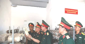 Đại tướng Nguyễn Trọng Nghĩa thăm, làm việc tại Trường Thiếu sinh quân miền Trung