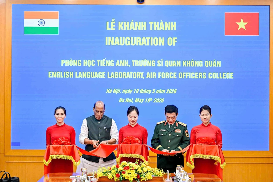 Đại tướng Phan Văn Giang chủ trì lễ đón Bộ trưởng Quốc phòng Ấn Độ Đại tướng Phan Văn Giang chủ trì lễ đón Bộ trưởng Quốc phòng Ấn Độ