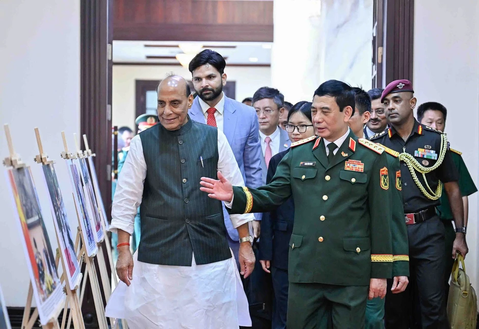 Đại tướng Phan Văn Giang chủ trì lễ đón Bộ trưởng Quốc phòng Ấn Độ Đại tướng Phan Văn Giang chủ trì lễ đón Bộ trưởng Quốc phòng Ấn Độ