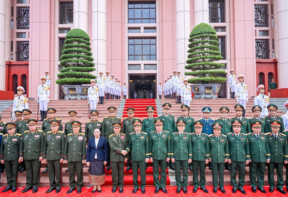 Đại tướng Phan Văn Giang chủ trì lễ đón Phó thủ tướng, Bộ trưởng Quốc phòng Lào