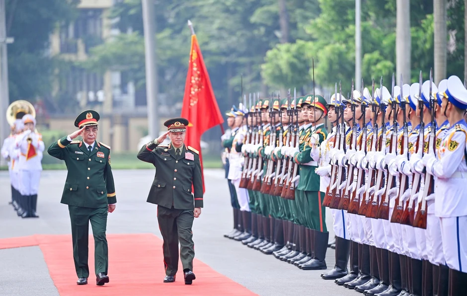 Đại tướng Phan Văn Giang chủ trì lễ đón Phó thủ tướng, Bộ trưởng Quốc phòng Lào