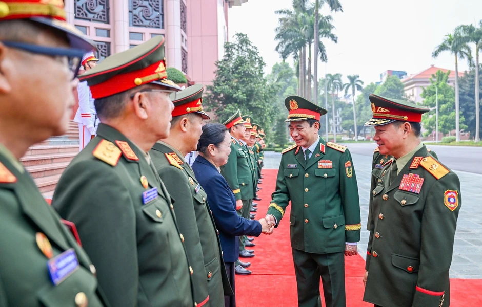Đại tướng Phan Văn Giang chủ trì lễ đón Phó thủ tướng, Bộ trưởng Quốc phòng Lào