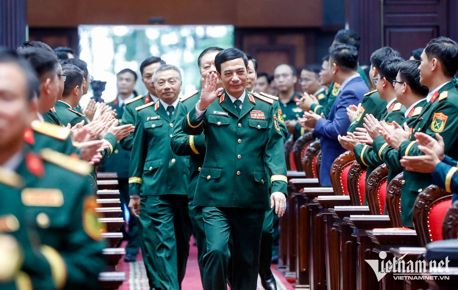 Đại tướng Phan Văn Giang: Sẵn sàng thương mại sản phẩm khoa học, kể cả tên lửa, xe tăng Đại tướng Phan Văn Giang: Sẵn sàng thương mại sản phẩm khoa học, kể cả tên lửa, xe tăng