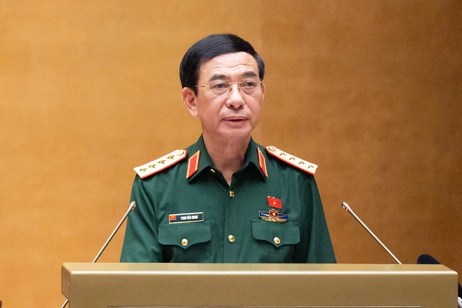 Đại tướng Phan Văn Giang trình đề xuất sửa chức vụ, hạn tuổi sĩ quan quân đội Đại tướng Phan Văn Giang trình đề xuất sửa chức vụ, hạn tuổi sĩ quan quân đội