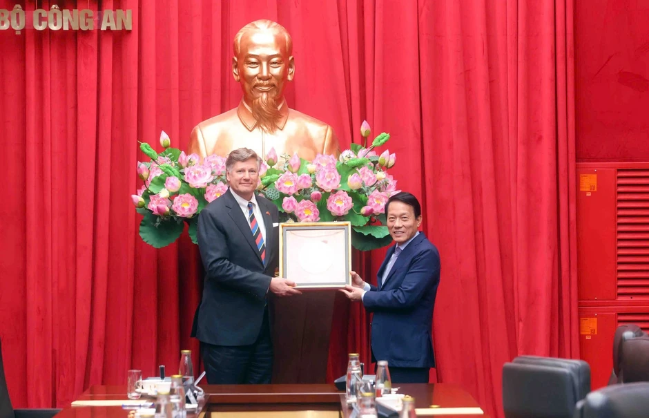 Đề nghị Mỹ sớm đưa Việt Nam ra khỏi danh sách kiểm soát xuất khẩu D1, D3 Đề nghị Mỹ sớm đưa Việt Nam ra khỏi danh sách kiểm soát xuất khẩu D1, D3
