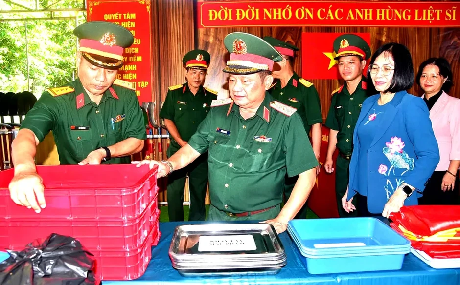 Đội K72 sẵn sàng lên đường quy tập hài cốt liệt sĩ trên đất bạn Campuchia Đội K72 sẵn sàng lên đường quy tập hài cốt liệt sĩ trên đất bạn Campuchia