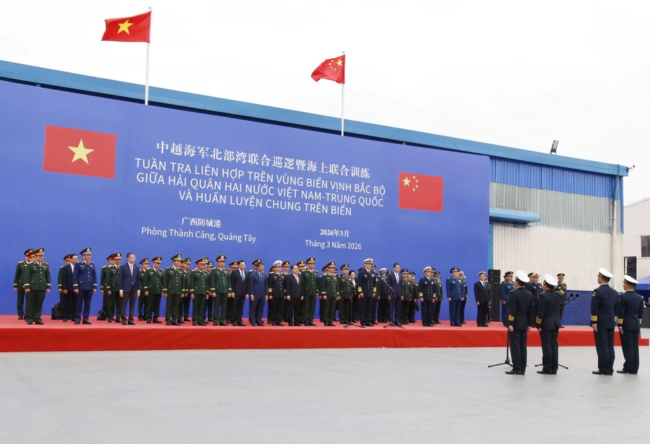 Hai biên đội tàu của Việt Nam và Trung Quốc huấn luyện liên hợp trên Vịnh Bắc Bộ Hai biên đội tàu của Việt Nam và Trung Quốc huấn luyện liên hợp trên Vịnh Bắc Bộ