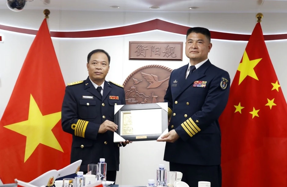 Hải quân Việt Nam - Trung Quốc lần đầu bắn đạn thật huấn luyện chống cướp biển