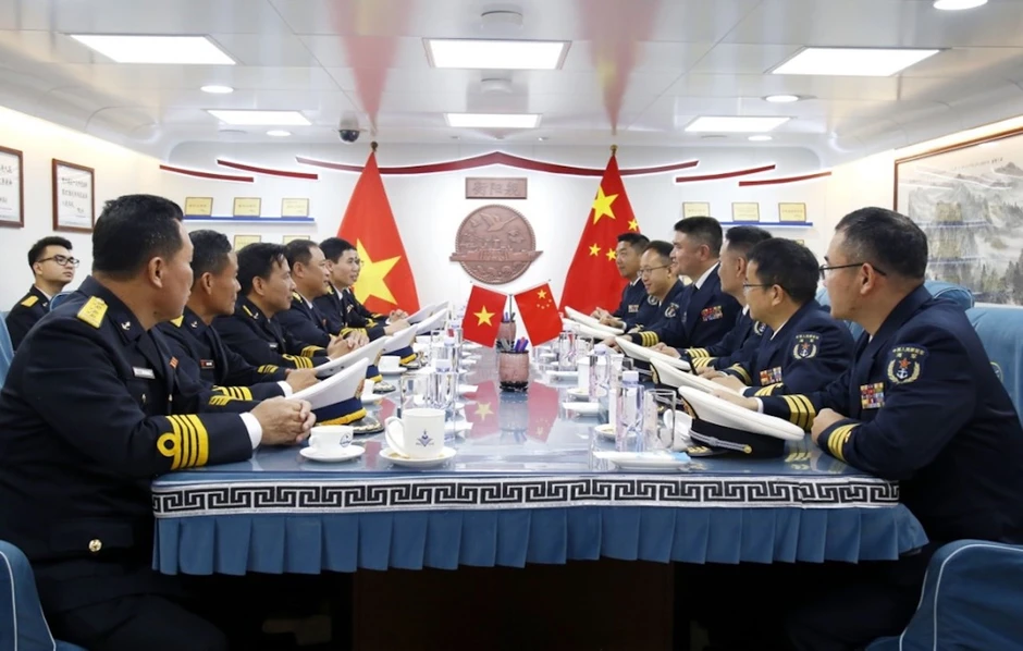 Hải quân Việt Nam - Trung Quốc lần đầu bắn đạn thật huấn luyện chống cướp biển