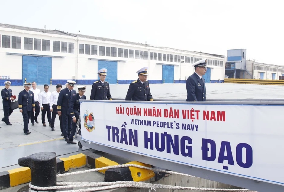 Hải quân Việt Nam - Trung Quốc lần đầu bắn đạn thật huấn luyện chống cướp biển