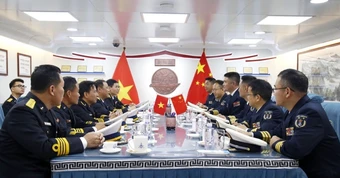 Hải quân Việt Nam - Trung Quốc lần đầu bắn đạn thật huấn luyện chống cướp biển