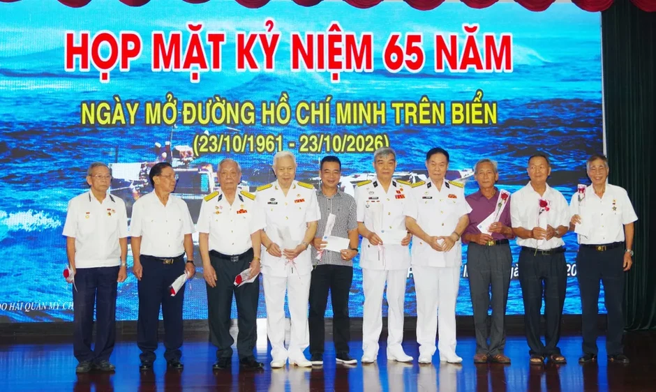 Họp mặt kỷ niệm 65 năm Ngày mở đường Hồ Chí Minh trên biển Họp mặt kỷ niệm 65 năm Ngày mở đường Hồ Chí Minh trên biển