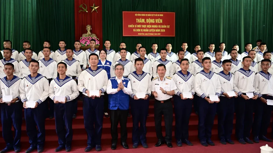 Lãnh đạo TPHCM thăm chiến sĩ mới tại Trung tâm Huấn luyện Vùng 4 Hải quân