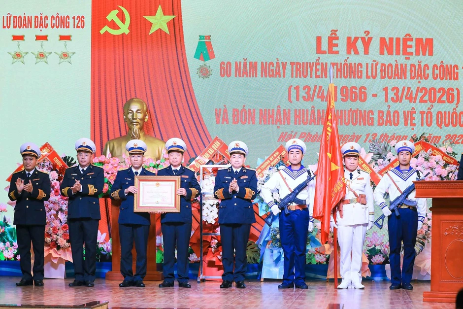Lữ đoàn Đặc công Hải quân 126 đón nhận Huân chương Bảo vệ Tổ quốc hạng Nhất Lữ đoàn Đặc công Hải quân 126 đón nhận Huân chương Bảo vệ Tổ quốc hạng Nhất