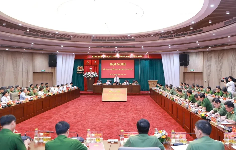 Lực lượng công an tiếp tục khẳng định rõ nét sự tận trung với Đảng, tận hiếu với dân Lực lượng công an tiếp tục khẳng định rõ nét sự tận trung với Đảng, tận hiếu với dân