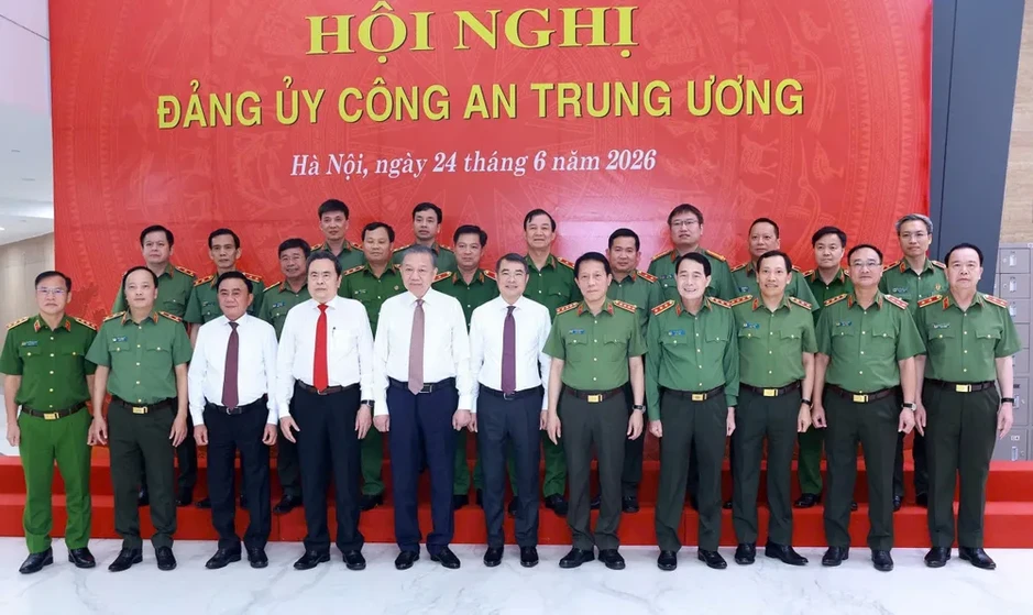 Lực lượng công an tiếp tục khẳng định rõ nét sự tận trung với Đảng, tận hiếu với dân Lực lượng công an tiếp tục khẳng định rõ nét sự tận trung với Đảng, tận hiếu với dân