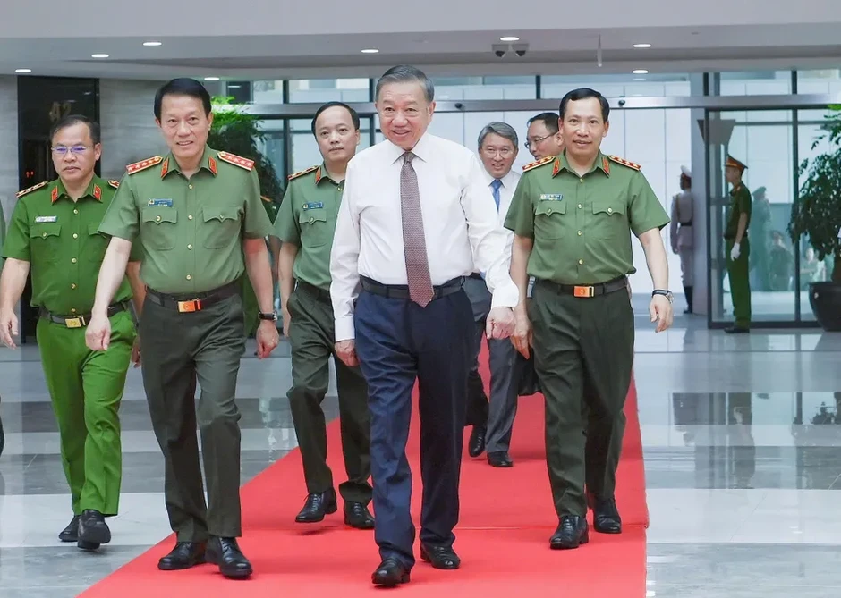 Lực lượng công an tiếp tục khẳng định rõ nét sự tận trung với Đảng, tận hiếu với dân Lực lượng công an tiếp tục khẳng định rõ nét sự tận trung với Đảng, tận hiếu với dân