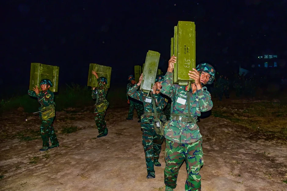 Lực lượng phòng không phía Nam khai hỏa trên thao trường Lực lượng phòng không phía Nam khai hỏa trên thao trường