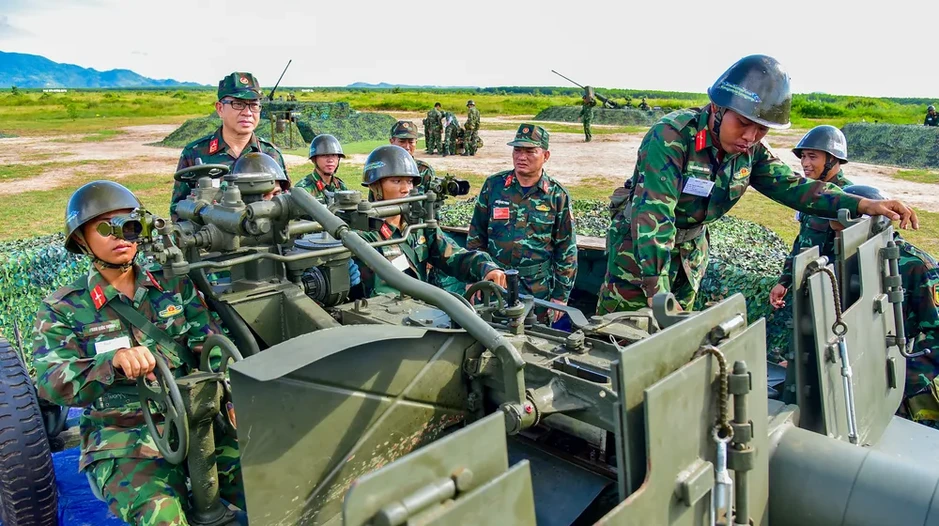 Lực lượng phòng không phía Nam khai hỏa trên thao trường Lực lượng phòng không phía Nam khai hỏa trên thao trường