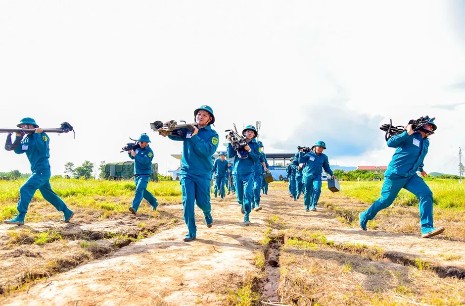 Lực lượng phòng không phía Nam khai hỏa trên thao trường Lực lượng phòng không phía Nam khai hỏa trên thao trường