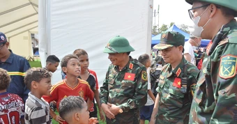 Phần quà nghĩa tình bộ đội Việt Nam tặng người dân Venezuela sau động đất