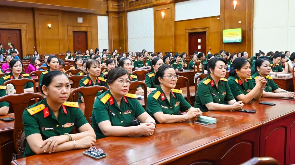 Phụ nữ Quân đội tự tin cống hiến, vững bước tương lai số
