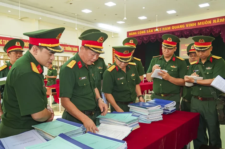 Quân khu 7 kiểm tra công tác huấn luyện chiến sĩ mới Quân khu 7 kiểm tra công tác huấn luyện chiến sĩ mới