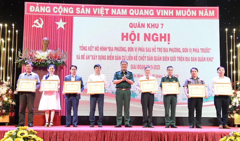 Quân khu 7: Xây dựng "cột mốc lòng dân" vững chắc nơi biên cương
