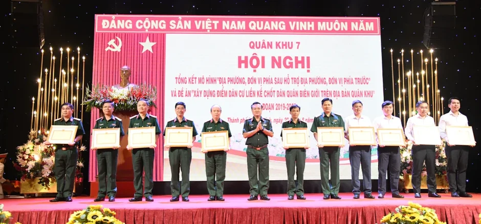 Quân khu 7: Xây dựng "cột mốc lòng dân" vững chắc nơi biên cương
