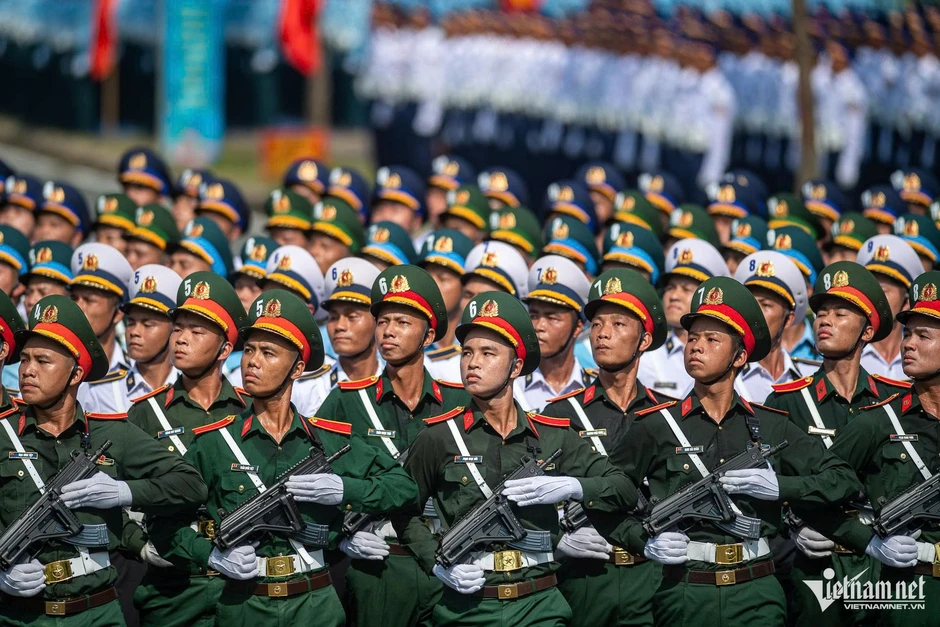 Sinh viên tốt nghiệp đại học xuất sắc vào quân đội có thể được phong thượng úy Sinh viên tốt nghiệp đại học xuất sắc vào quân đội có thể được phong thượng úy