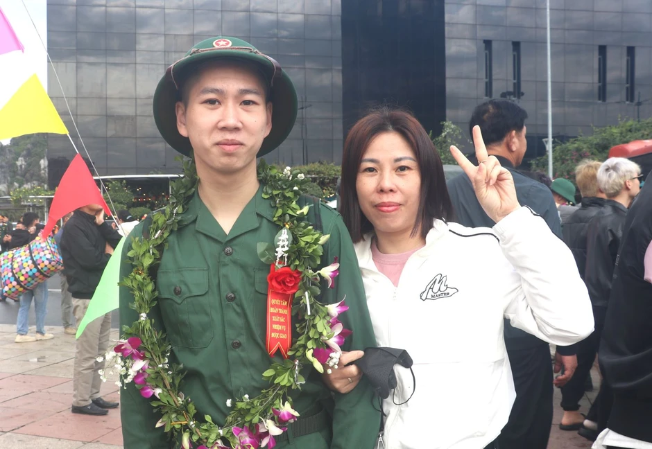 Sôi nổi ngày hội giao nhận quân trên đất mỏ Quảng Ninh Sôi nổi ngày hội giao nhận quân trên đất mỏ Quảng Ninh