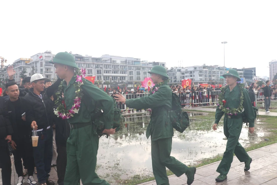 Sôi nổi ngày hội giao nhận quân trên đất mỏ Quảng Ninh Sôi nổi ngày hội giao nhận quân trên đất mỏ Quảng Ninh