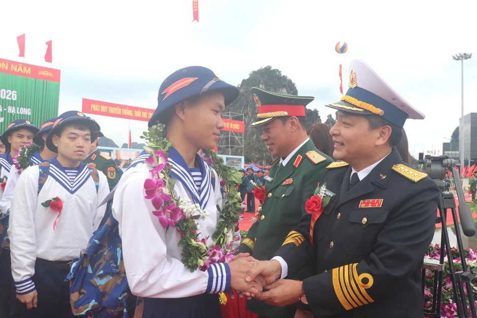 Sôi nổi ngày hội giao nhận quân trên đất mỏ Quảng Ninh Sôi nổi ngày hội giao nhận quân trên đất mỏ Quảng Ninh