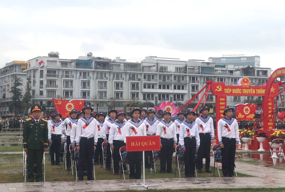 Sôi nổi ngày hội giao nhận quân trên đất mỏ Quảng Ninh Sôi nổi ngày hội giao nhận quân trên đất mỏ Quảng Ninh