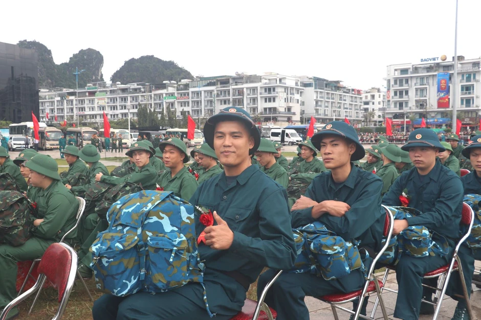 Sôi nổi ngày hội giao nhận quân trên đất mỏ Quảng Ninh Sôi nổi ngày hội giao nhận quân trên đất mỏ Quảng Ninh