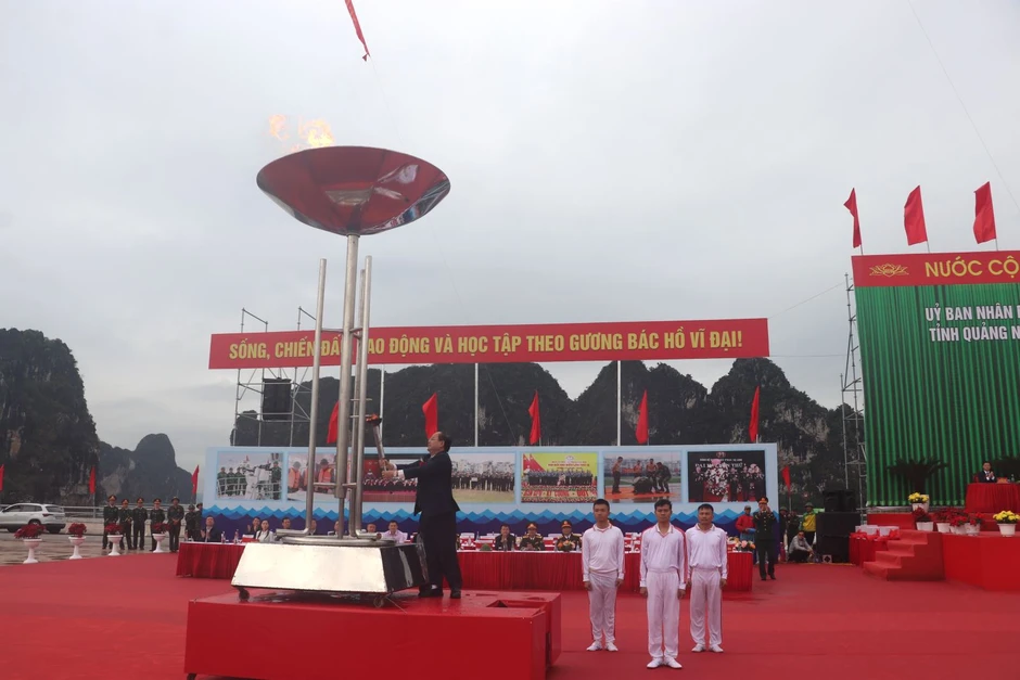 Sôi nổi ngày hội giao nhận quân trên đất mỏ Quảng Ninh Sôi nổi ngày hội giao nhận quân trên đất mỏ Quảng Ninh