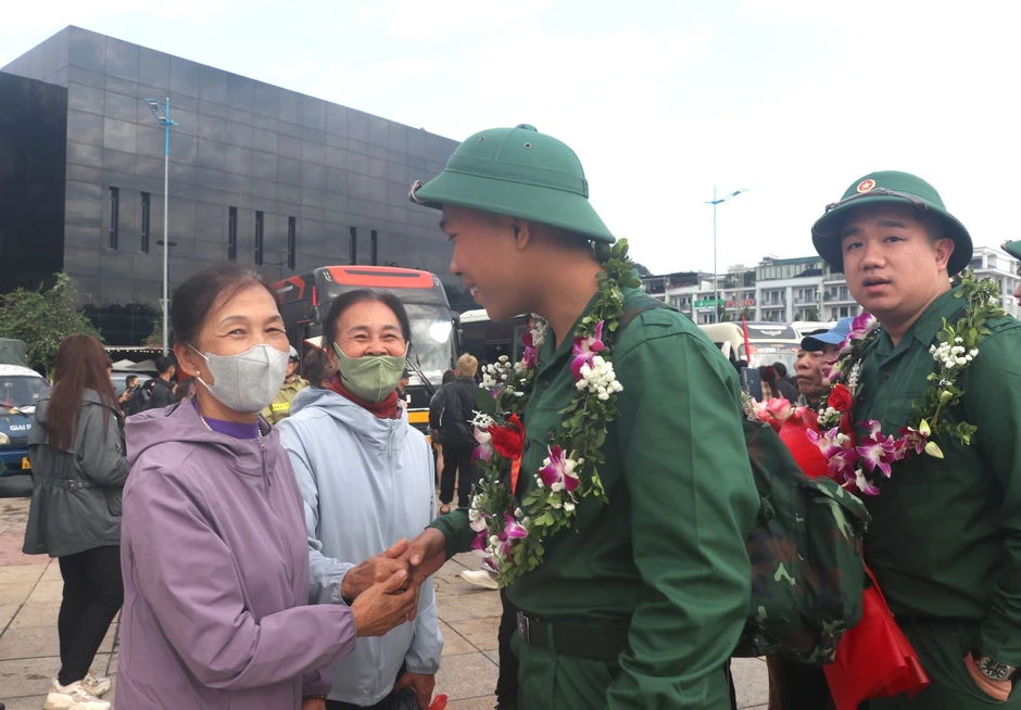 Sôi nổi ngày hội giao nhận quân trên đất mỏ Quảng Ninh Sôi nổi ngày hội giao nhận quân trên đất mỏ Quảng Ninh