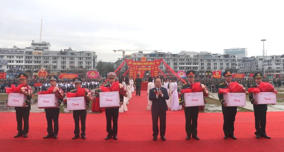 Sôi nổi ngày hội giao nhận quân trên đất mỏ Quảng Ninh Sôi nổi ngày hội giao nhận quân trên đất mỏ Quảng Ninh