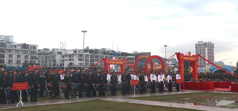 Sôi nổi ngày hội giao nhận quân trên đất mỏ Quảng Ninh Sôi nổi ngày hội giao nhận quân trên đất mỏ Quảng Ninh