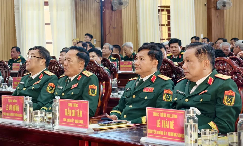 Sư đoàn 7 đón nhận Huân chương Bảo vệ Tổ quốc hạng Ba Sư đoàn 7 đón nhận Huân chương Bảo vệ Tổ quốc hạng Ba