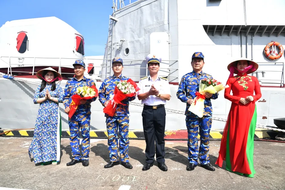 Tàu 17 cập cảng an toàn, hoàn thành tốt nhiệm vụ đối ngoại quốc phòng Tàu 17 cập cảng an toàn, hoàn thành tốt nhiệm vụ đối ngoại quốc phòng