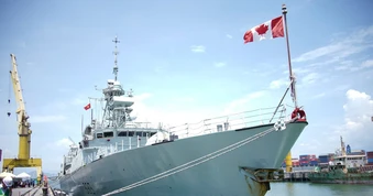 Tàu Hải quân Canada thăm hữu nghị TP Đà Nẵng