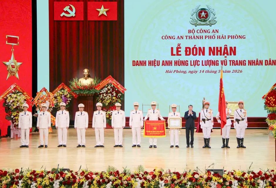 Thủ tướng Lê Minh Hưng trao danh hiệu Anh hùng LLVT nhân dân tặng Công an TP Hải Phòng Thủ tướng Lê Minh Hưng trao danh hiệu Anh hùng LLVT nhân dân tặng Công an TP Hải Phòng