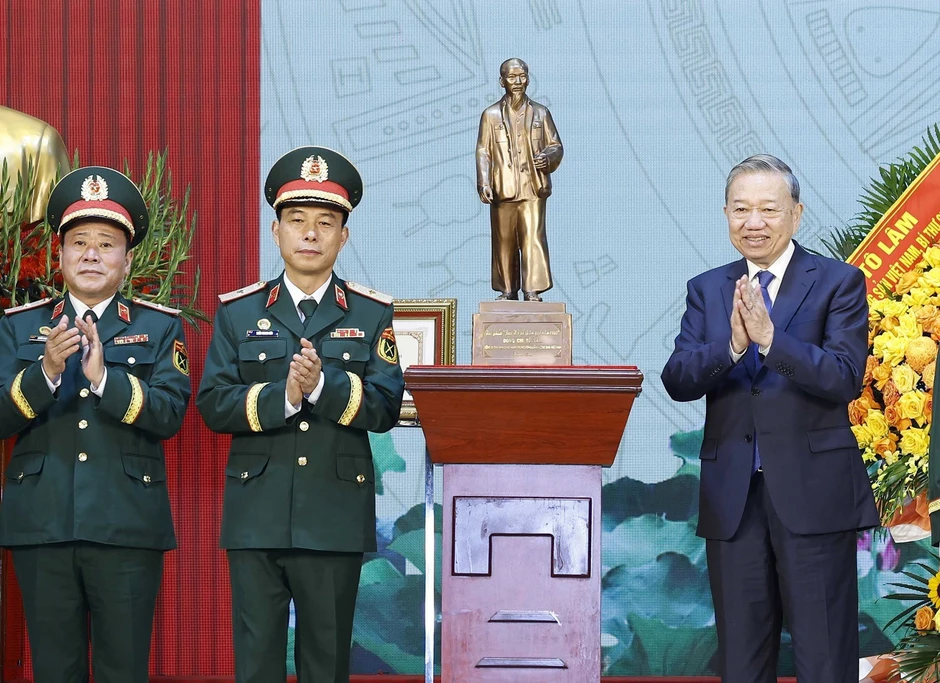 Tổng Bí thư: Binh chủng Công binh phát huy truyền thống 'Mở đường thắng lợi' Tổng Bí thư: Binh chủng Công binh phát huy truyền thống 'Mở đường thắng lợi'