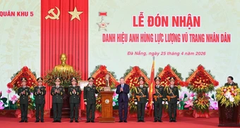 Tổng Bí thư, Chủ tịch nước trao danh hiệu Anh hùng lực lượng vũ trang nhân dân cho Quân khu 5