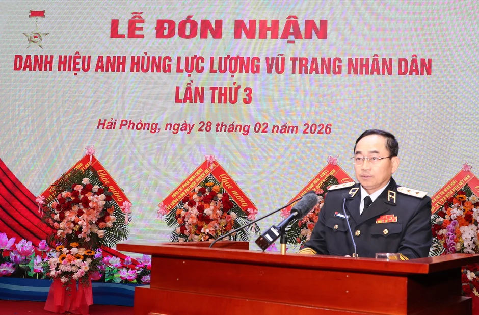 Tổng Bí thư trao danh hiệu Anh hùng lực lượng vũ trang nhân dân cho Quân chủng Hải quân Tổng Bí thư trao danh hiệu Anh hùng lực lượng vũ trang nhân dân cho Quân chủng Hải quân
