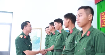 TPHCM: Động viên chiến sĩ mới tại các đơn vị huấn luyện