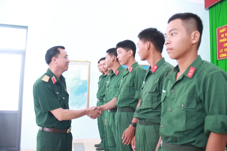 TPHCM: Động viên chiến sĩ mới tại các đơn vị huấn luyện TPHCM: Động viên chiến sĩ mới tại các đơn vị huấn luyện