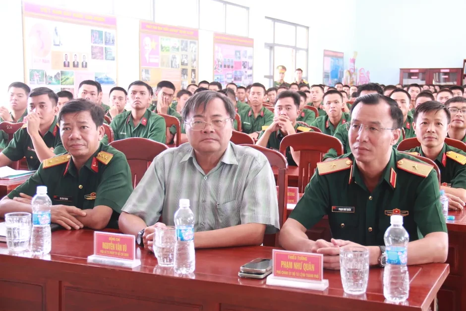 TPHCM: Động viên chiến sĩ mới tại các đơn vị huấn luyện TPHCM: Động viên chiến sĩ mới tại các đơn vị huấn luyện