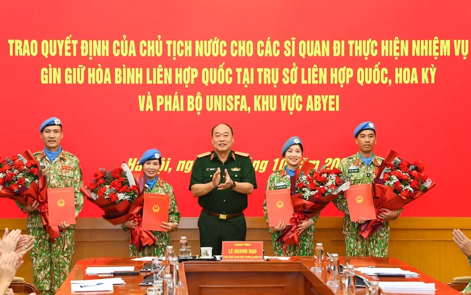 Trao quyết định của Chủ tịch nước cho 4 sĩ quan thực hiện nhiệm vụ gìn giữ hòa bình Liên hợp quốc